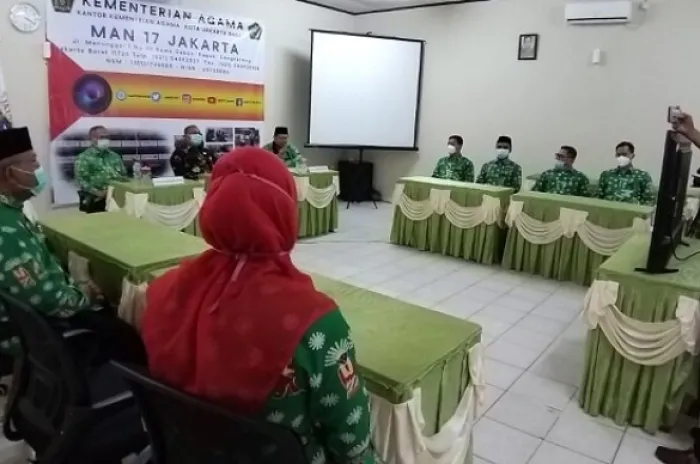 Kepala Kanwil Meninjau Pelaksanaan Ujian Madrasah di MAN 17 Jakarta