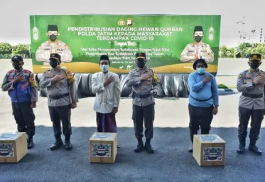 Distribusi Daging Qurban Untuk Masyarakat Terdampak Covid19 Dilepas Kapolda Jatim