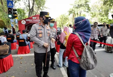  Guna Ciptakan Herd Immunity di Jatim Kapolda Jatim Beri Semangat Masyarakat