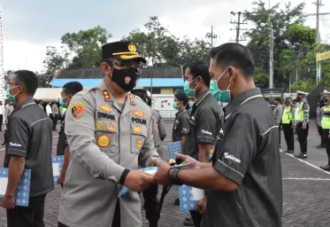 Kapolres Trenggalek Berikan Penghargaan Netizen Aktif Edukasi Medsos