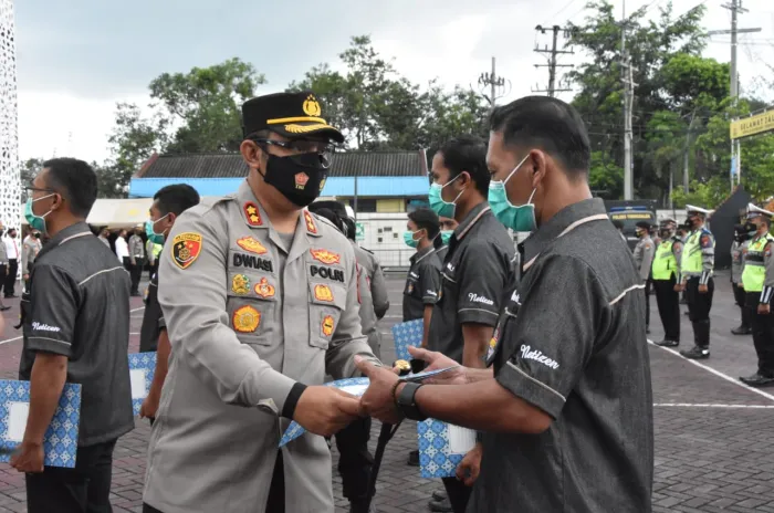 Kapolres Trenggalek Berikan Penghargaan Netizen Aktif Edukasi Medsos