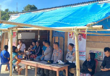 Wakapolres Mamasa Pimpin Jumat Curhat Bersama para Sopir dan Pedagang di Pasar Pemda Mamasa