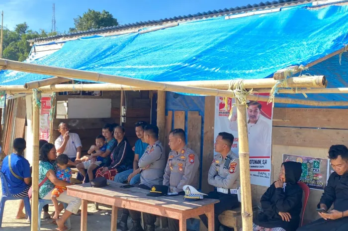 Wakapolres Mamasa, Pimpin Jumat Curhat Bersama para Sopir dan Pedagang di Pasar Pemda Mamasa
