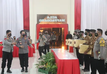2850 Anggota Polri Memperoleh Penghargaan 