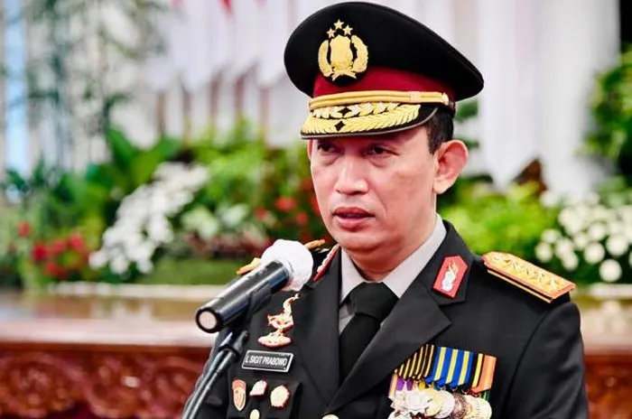 Kapolri Mutasi Ratusan Perwira Serta Copot Sejumlah  Kapolres 