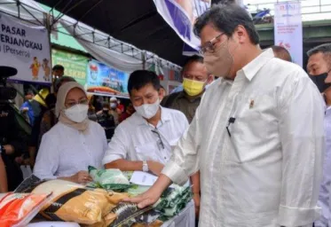 Untuk Stabilkan Harga Pangan di Akhir Tahun Airlangga Hartato Lakukan Operasi Pasar
