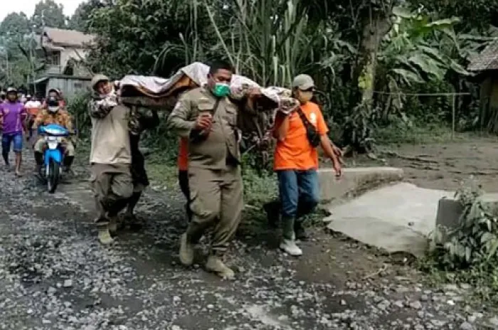Erupsi Gunung Semeru  Akibatkan 14 Orang Meninggal, 56 Terluka, 1.300 Mengungsi
