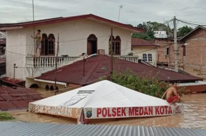Banjir Landa Sejumlah Daerah Di Indonesia