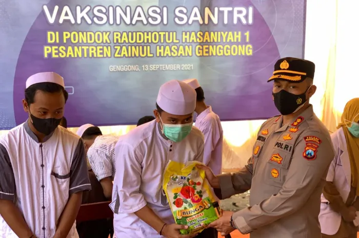 AKBP. Teuku Arsya Khadafi Targetkan Semua Santri Tervaksin