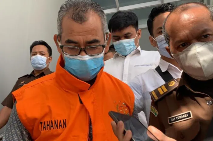 Oknum Yang Minta Uang Eks Bupati Kuansing Diusut KPK