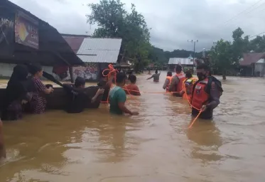Banjir Di Kalsel  Rendam 3 Kecamatan 1379 Warga Kena Dampak