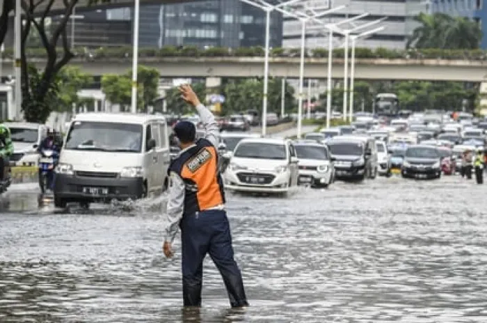 Hujan Deras Akibatkan 77 RT Di DKI Jakarta Tergenang Banjir