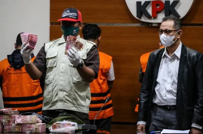 Sejumlah Uang Berhasil  Disita KPK Dalam OTT Di  PN Surabaya