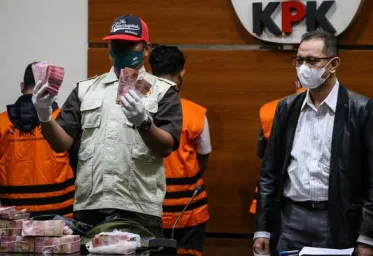 Sejumlah Uang Berhasil  Disita KPK Dalam OTT Di  PN Surabaya