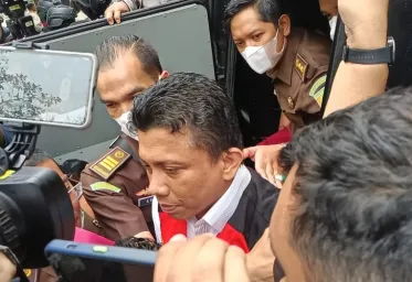 IPW Desak Pemeriksaan Terhadap Ferdy Sambo Terkait Penggunaan  Jet Pribadi Hendra Kurniawan