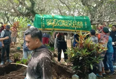 Farzah Akhirnya Meninggal Korban Tragedi Kanjuruhan  Yang Tewas Menjadi 135