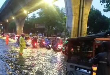 Jakarta Banjir dan Macet Sepanjang Kamis Sore Akibat Hujan Deras