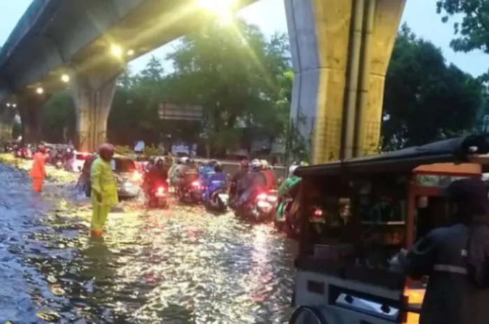 Jakarta Banjir dan Macet Sepanjang Kamis Sore, Akibat Hujan Deras