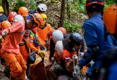 Jasad Penjual Bakso Terkubur Memeluk Putrinya di Cianjur Ditemukan Tim SAR