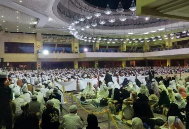 Dihadiri Rizieq Shihab Massa Reuni 212  Membludak di Masjid AtTin 