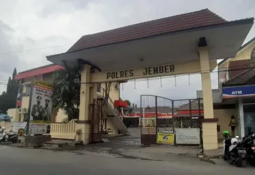 KOMPOL KADEK ARY MAHARDIKASH SIK MH  WAKA POLRES JEMBER                                                                                                                                                                                                 Polisi Mencair