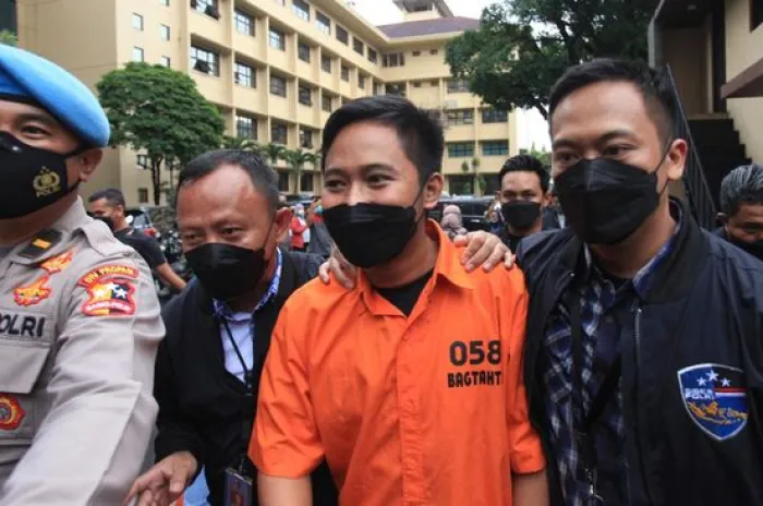 Doni Salmanan Menurut Polisi Suka Sebar Uang Agar Terlihat Kaya