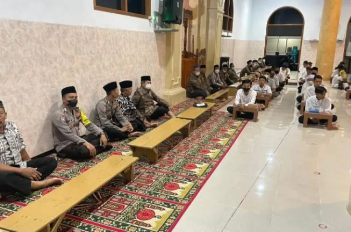 Sat Binmas Polresta Banyuwangi Ajak Santri Tangkal Paham Radikalisme dan Terorisme