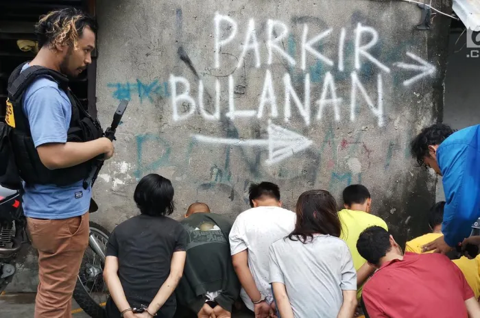 Polisi Gerebek Kampung Boncos Jakbar, 4 Orang Ditangkap