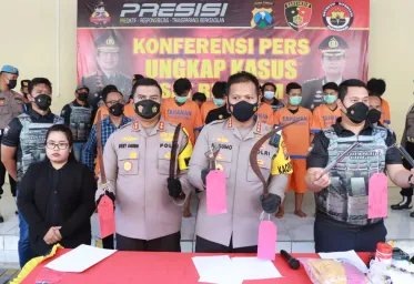 Para Pelaku Pengeroyokan Dari Perguruan Silat Diamankan    Aparat Polresta Sidoarjo 