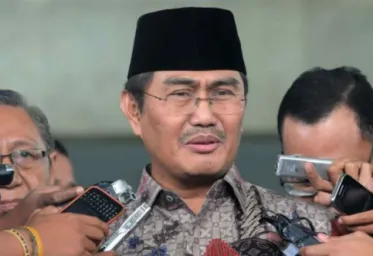 Mantan  Ketua MK  Menganggap Jokowi Tak Penuhi Syarat Jadi Cawapres 2024