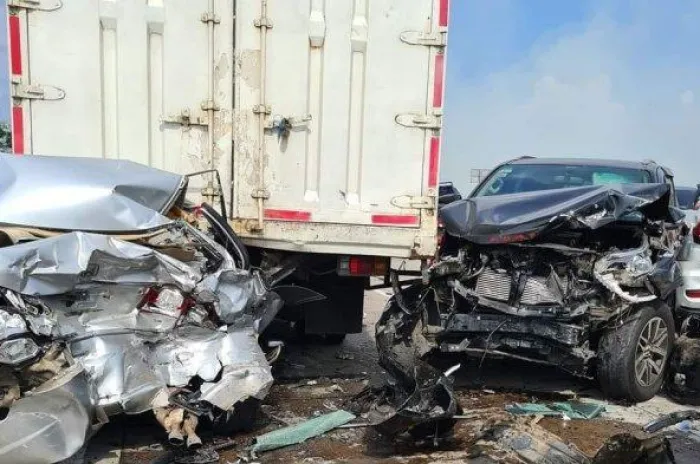 Kecelakaan Beruntun 13 Mobil Di Tol Pejagan, Korban Meninggal Adalah Anak Jamintel Kejagung  