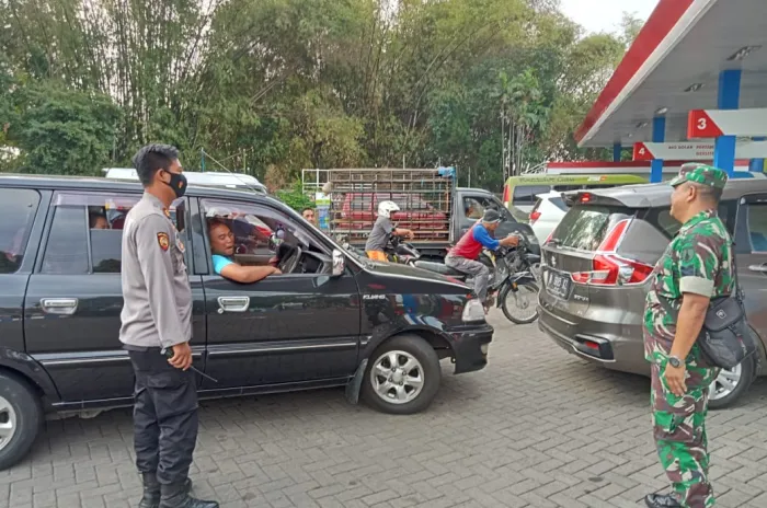 Sejumlah SPBU di Pasuruan Dijaga Ketat Aparat Keamanan 