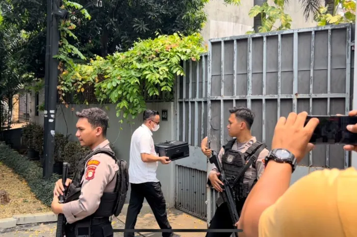 Terkait Dugaan Pemerasan,  Polisi Geledah Dua Rumah Firli Bahuri