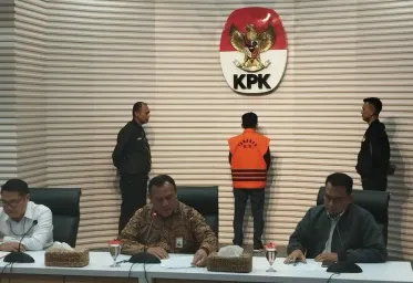 KPK Umumkan Wali Kota Bima Jadi Tersangka Langsung Ditahan
