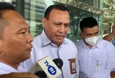 Firli Bahuri   Ditetapkan Sebagai Tersangka Gantungan Kunci Berlogo KPK Disita Polisi