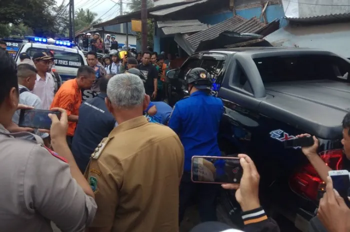 Polisi Tetapkan Sopir Bupati Kuningan Sebagai Tersangka Setelah Tabrak Pasangan Suami Istri