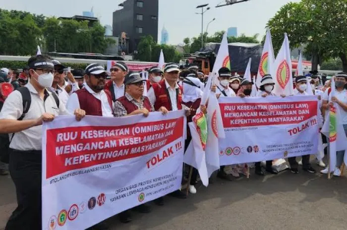 RUU Kesehatan  Dinilai Sebagai Ancaman  Terhadap Perlindungan Hukum Bagi Nakes