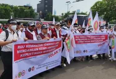 RUU Kesehatan  Dinilai Sebagai Ancaman  Terhadap Perlindungan Hukum Bagi Nakes
