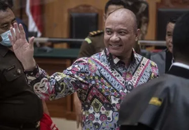 Hakim Vonis Teddy Minahasa Dengan Pidana Penjara Seumur Hidup 