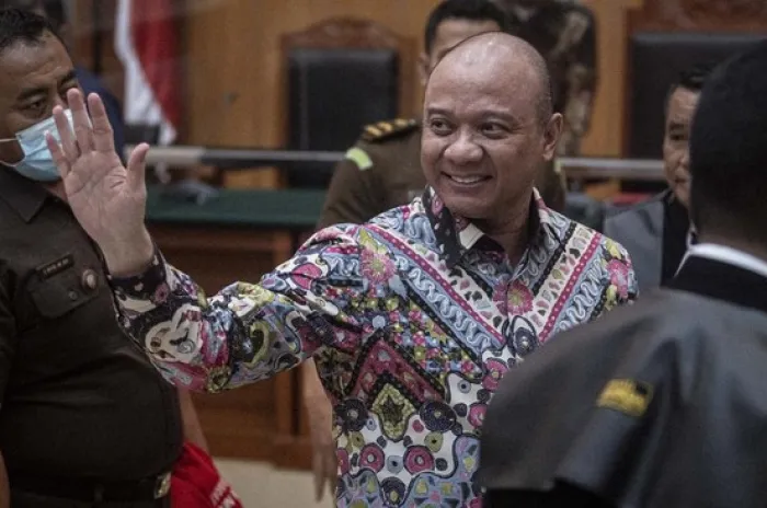 Hakim Vonis Teddy Minahasa Dengan Pidana Penjara Seumur Hidup 