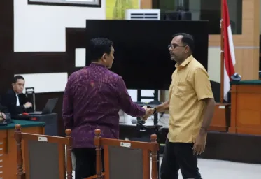 2 Orang Anak Buah Perusahaan Menko Luhut Dihadirkan Dalam Sidang Haris Azhar