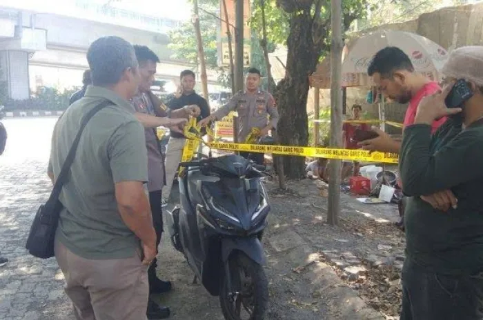 Seorang Warga Dikeroyok, Dirampok Saat Sekarat Lalu Tewas di Got