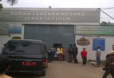 Putri Candrawathi Dieksekusi Dan Dijebloskan ke Lapas Pondok Bambu