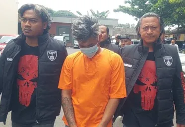  Seorang Pemuda Bunuh Perangkat Desa Yang Berusaha Dekati Ibunya 