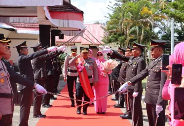 Welcome Dan Farewell Parade Pisah Sambut Kapolres Mamasa