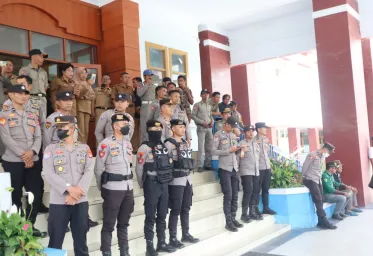 Pengamanan Aksi Demontrasi Di Mamasa Wakapolres Terjun Langsung