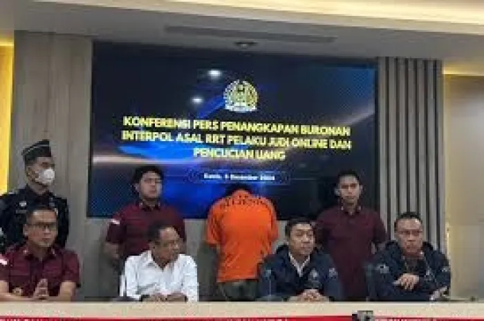 WN China Buronan Kasus Judi Online Ditangkap di Batam