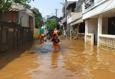 Kali Ciliwung Meluap 18 RT di Jakarta Timur Terendam  