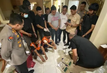 Polisi Ungkap Sindikat Pembuatan Tembakau Sintetis di Perumahan Mewah Sentul Digerebek Polisi