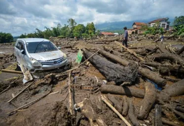 Sumbar Diterjang Banjir Bandang  37 Orang Meninggal  dan 17 Orang Belum Ditemukan 